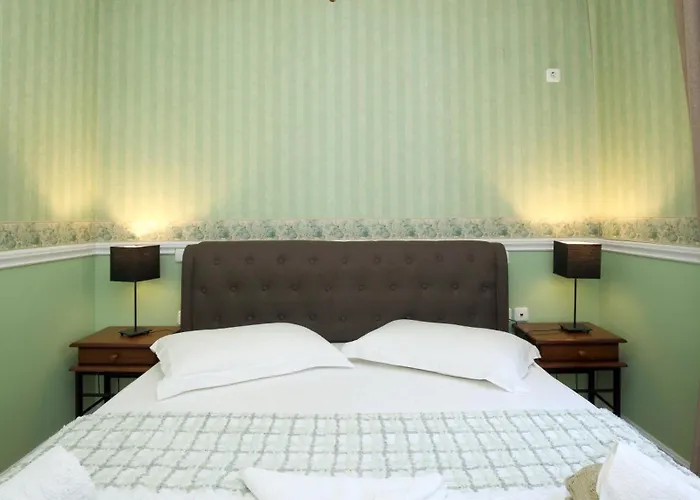 Elite Escape Tsoukaládhes